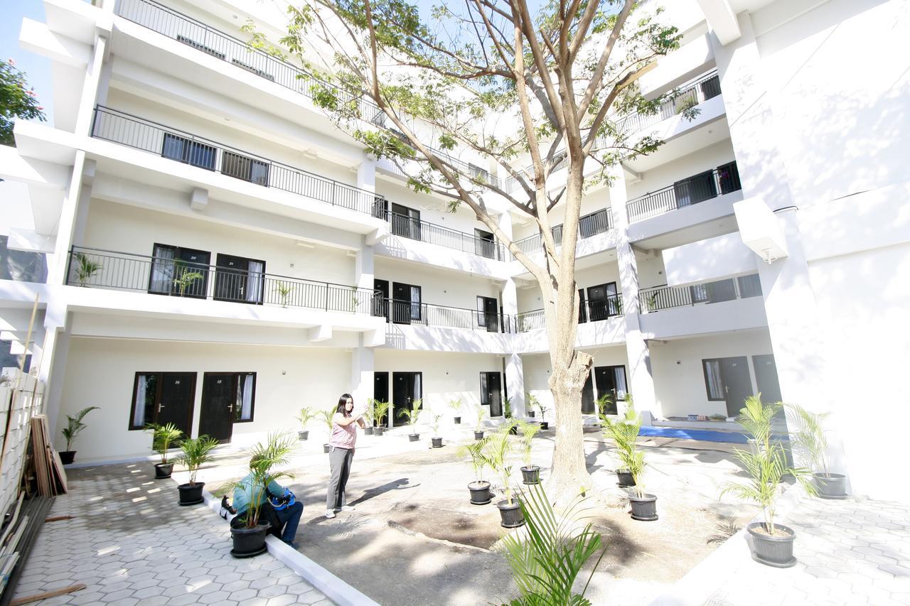 Dparagon Medokan Ayu Hotel Surabaya Eksteriør billede